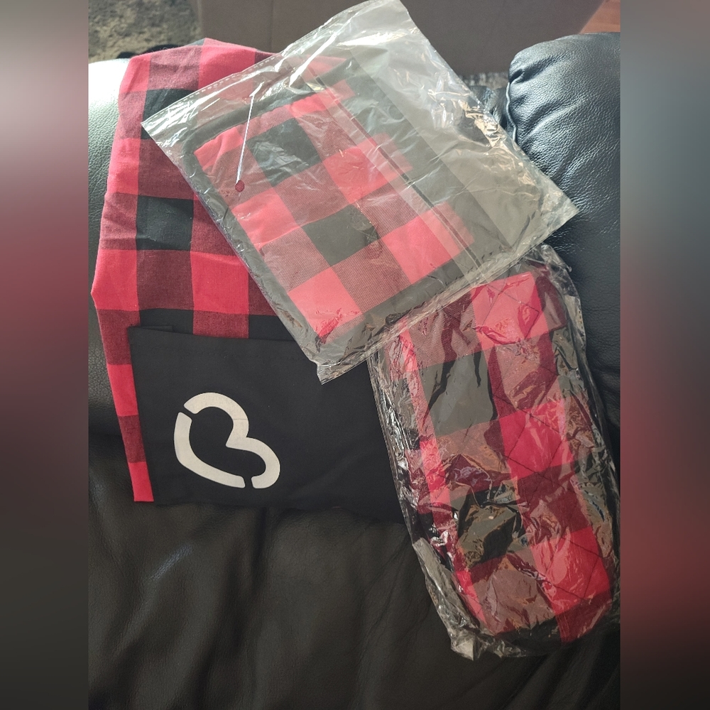 Chef red and black check apron BBQ hot mitten and hot pad 3pc kitchen set‎